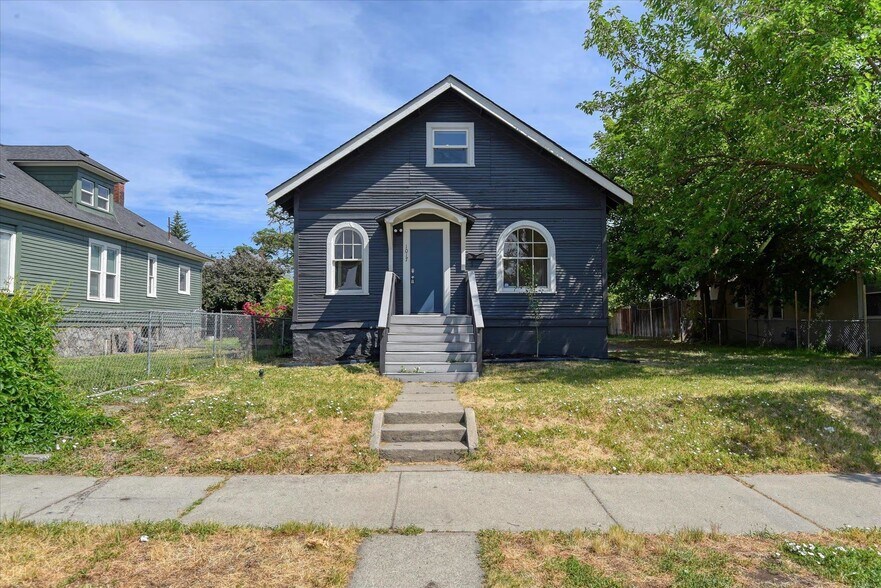 Primary Photo - 1023 E Augusta Ave