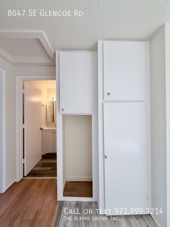 Building Photo - 8047 SE Glencoe Rd