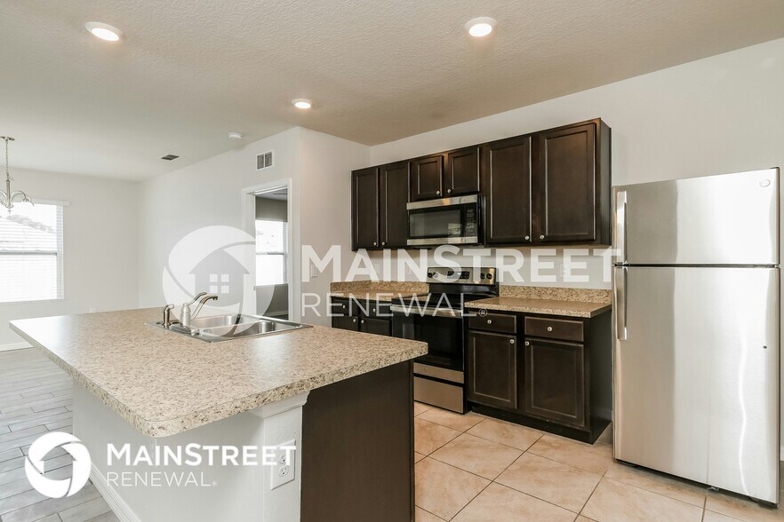 Building Photo - 703 Kindred Ln