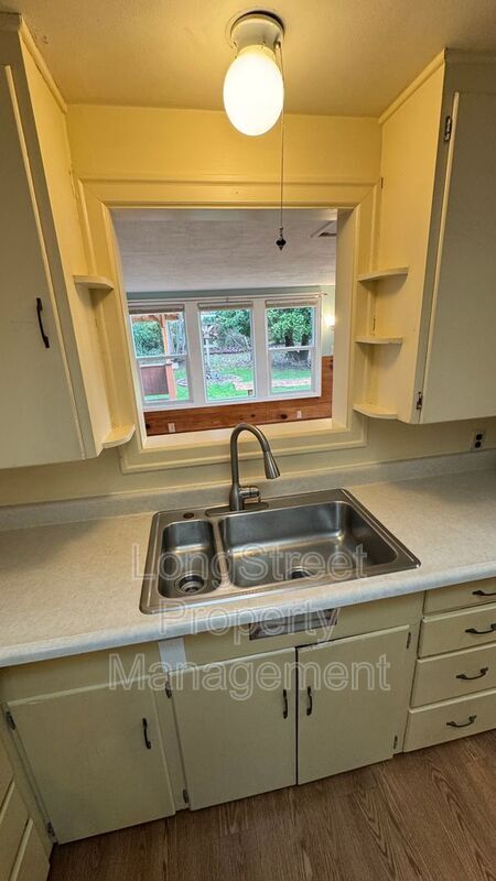 Building Photo - 1137 NW 13th St