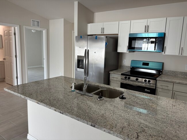 Building Photo - 1045 SE 11th Terrace