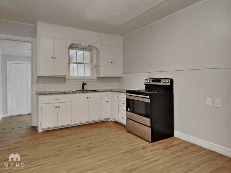 Building Photo - 2216 28th St