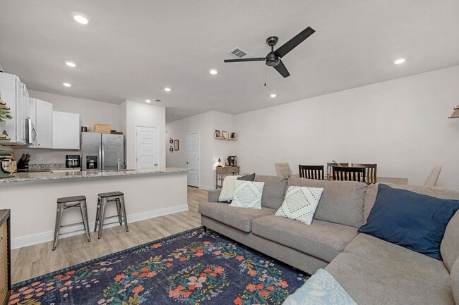 Building Photo - 1026 McLaren Cir