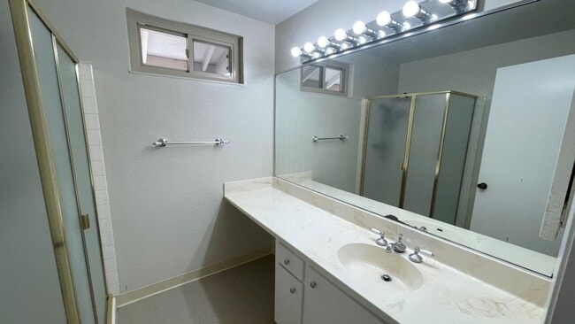 Building Photo - Walnut Creek! Highly desirable Countrywood...
