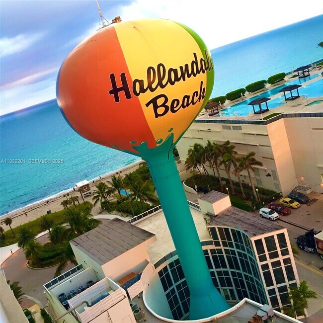 Building Photo - 501 Blue Heron Dr