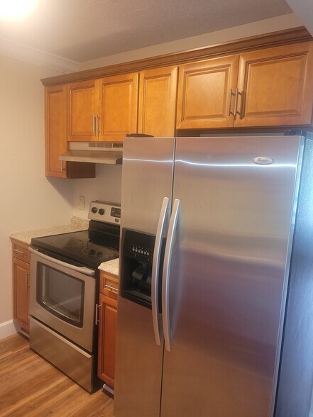 Building Photo - 21 Crescent Lake Dr