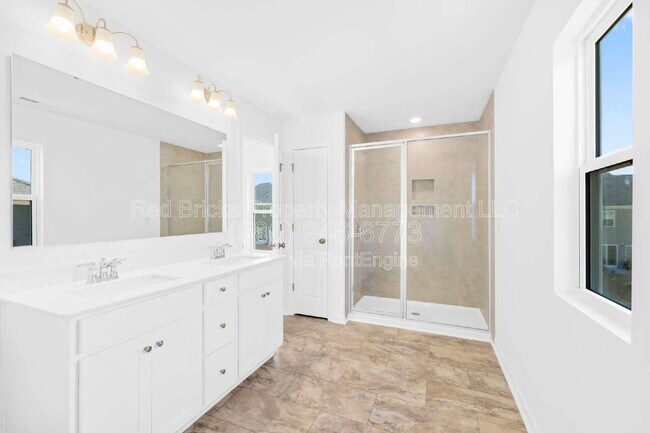 Building Photo - 790 Earhart St NW