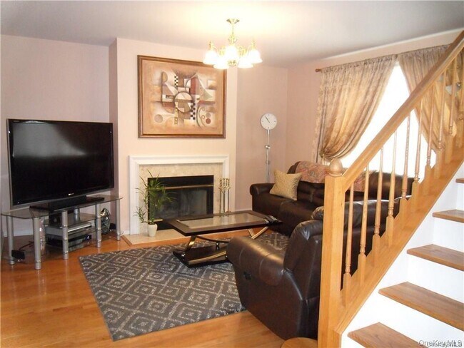 Building Photo - 6 Blackmoor Ct