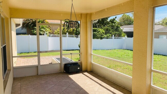 Building Photo - Lovely 4/2 in the Gated Lake Fisher Estate...
