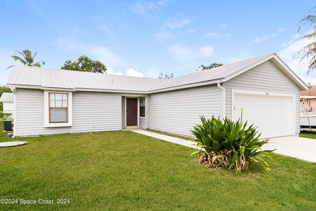 Building Photo - 661 SW Prado Ave