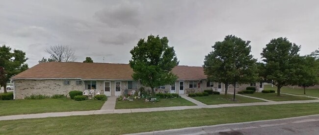 Building Photo - 985 Meadow Ln