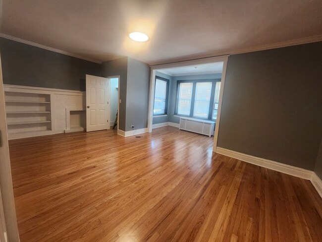 Building Photo - 10954 S Vernon Ave