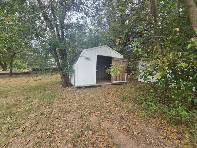 Building Photo - 1 Bedroom 1 Bath Home in Shawnee!