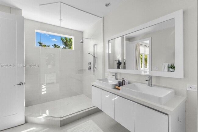 Building Photo - 6440 NW 103rd Psge