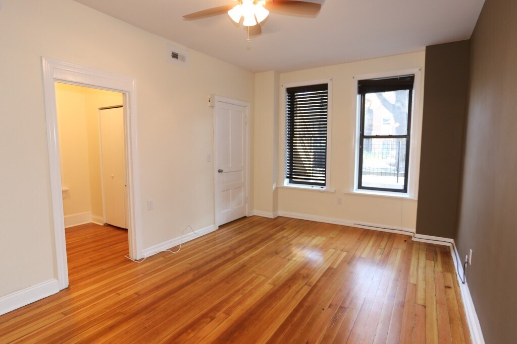 Building Photo - 2031 W Moffat St