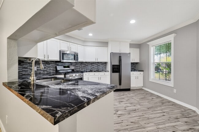 Building Photo - 14023 Bay Gardens Dr