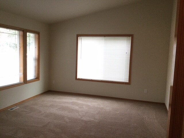 Building Photo - 14001 122nd Ave E