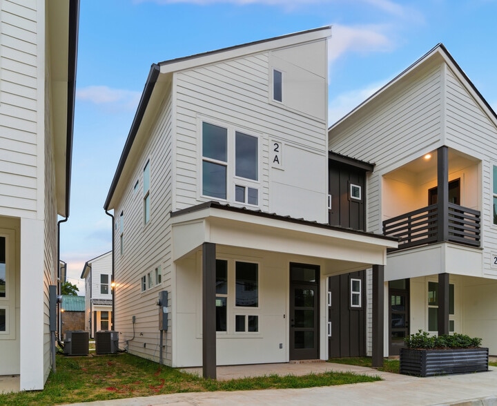 Building Photo - Cottages Downtown