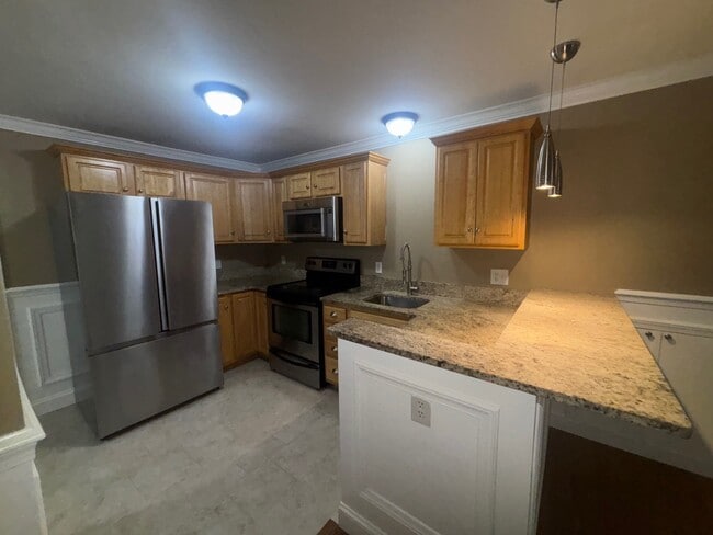 Building Photo - 4 Deer St