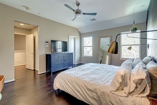 Building Photo - 4308 Lillian St