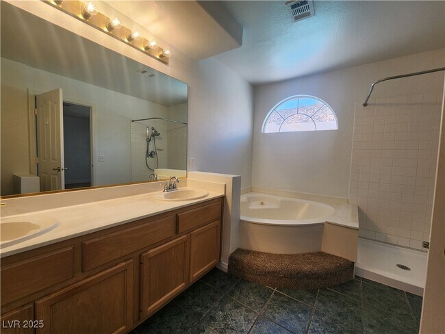 Building Photo - 908 Alta Oaks Dr