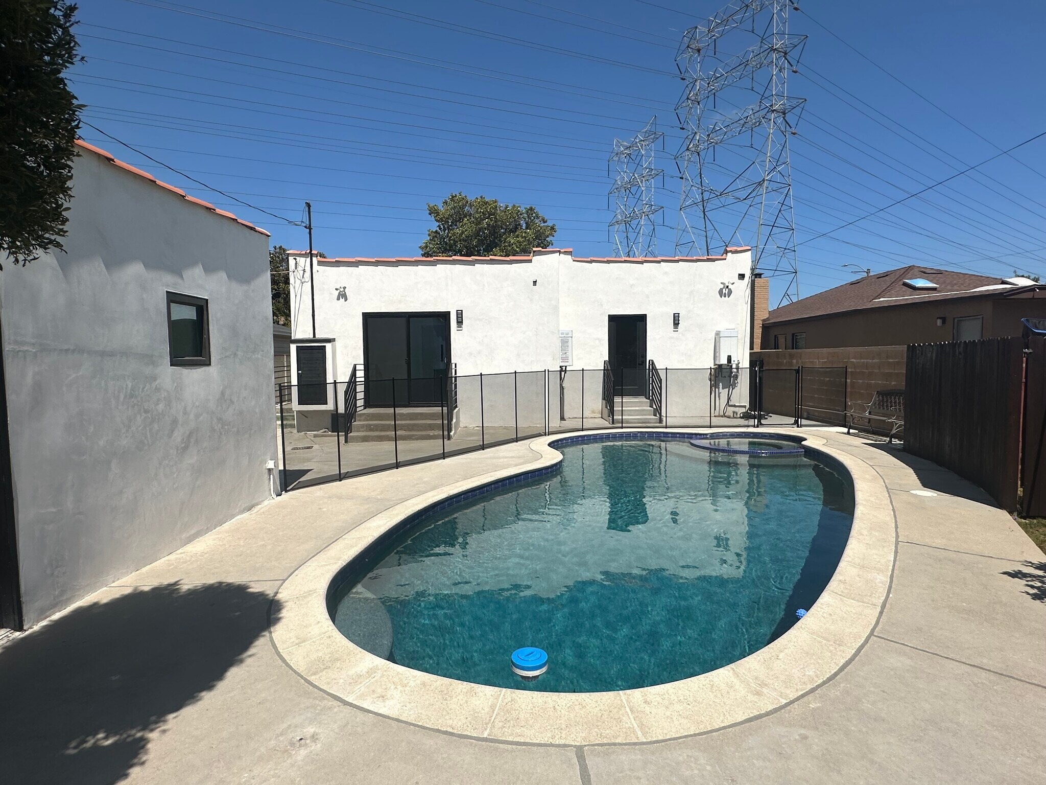 Building Photo - 1113 N Pass Ave