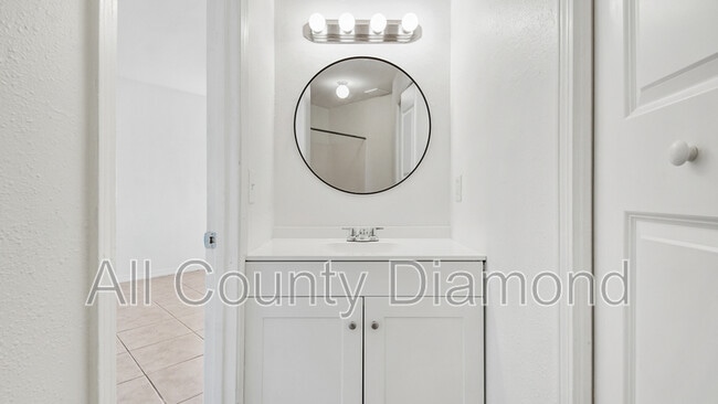 Building Photo - 4114 Holiday Dr