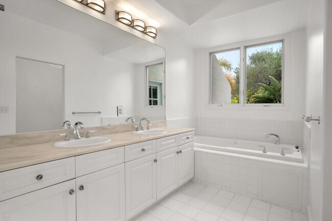 Building Photo - UPDATED LUXURY MALIBU CONDO!