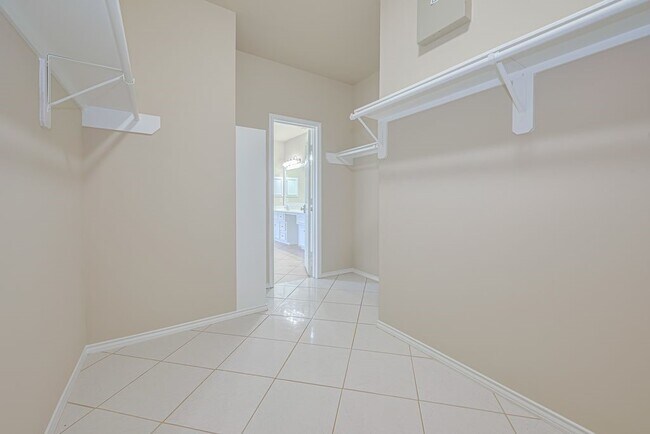 Building Photo - 2206 Grand Shore Ct