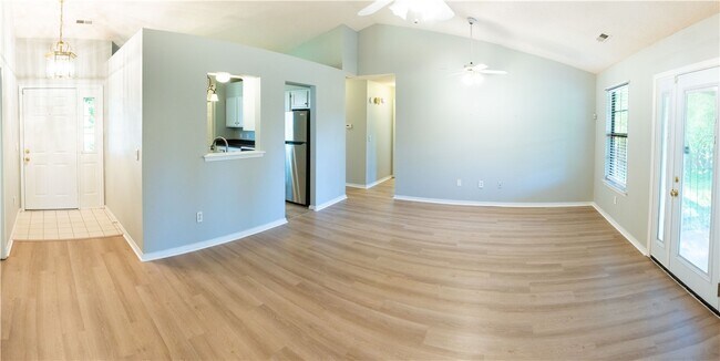 Building Photo - 654 Terry Ave