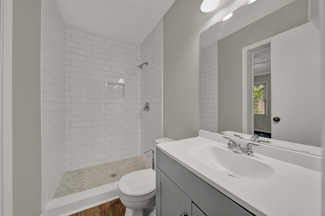 Building Photo - Wonderful Home Near Downtown Matthews!