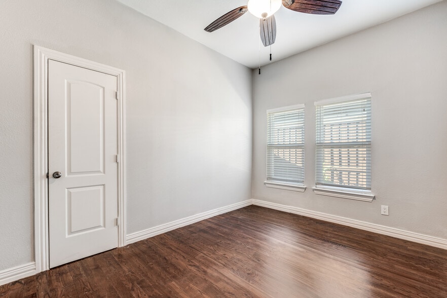 Building Photo - 513 Melba St