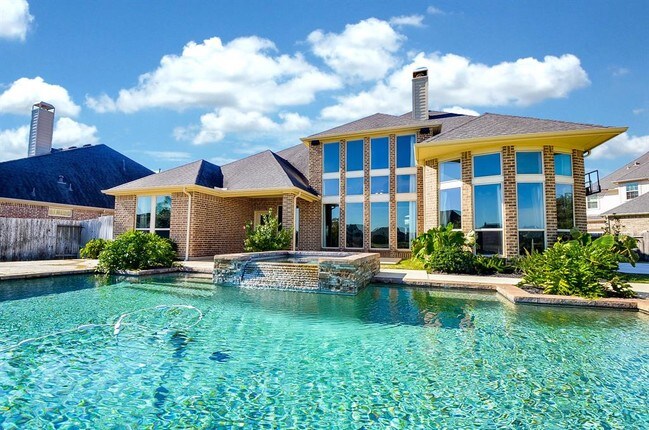 Building Photo - 2703 Bonnie Bray Dr