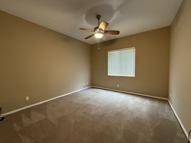 Building Photo - SINGLE STORY 3 BEDROOM HOME IN PROVIDENCE
