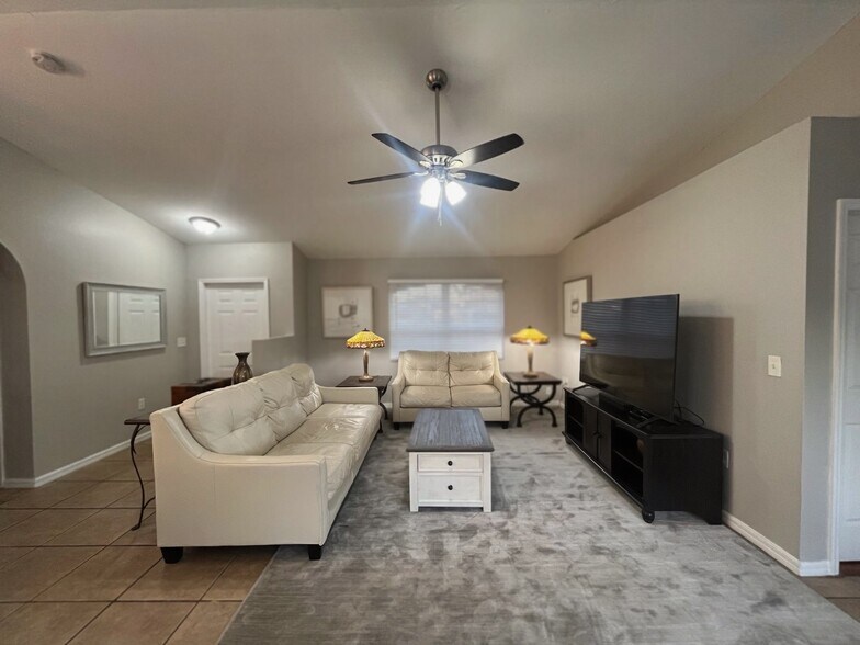 Shared living area. - 822 Nicholas Pky W