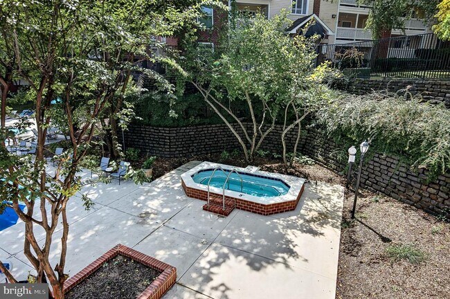 Building Photo - 1504 Lincoln Way