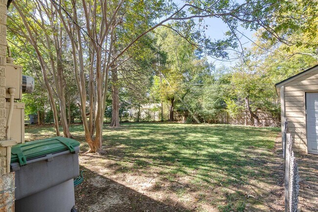 Building Photo - 695 Berry Rd