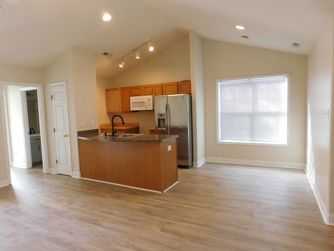 Building Photo - 221 Churchill Court - located in the Townes at Flamingo Oaks