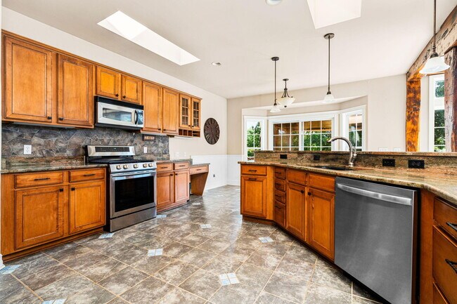 Building Photo - 950 Marshall Lakes Dr