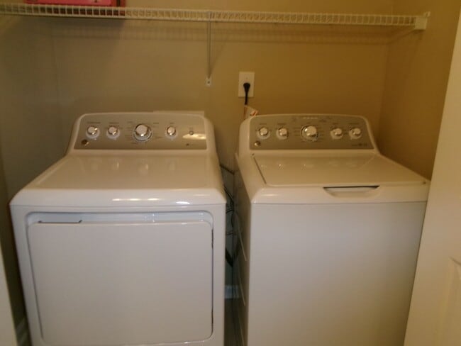 Building Photo - RENT SPECIAL! 3 bedroom home in Walker Woods
