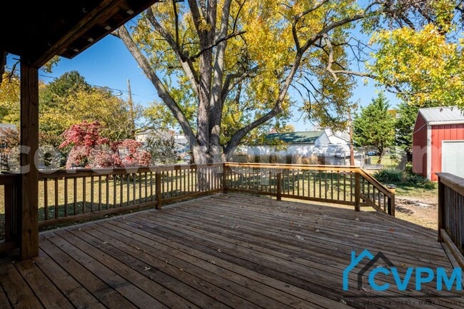 Building Photo - 16 2nd Ave S