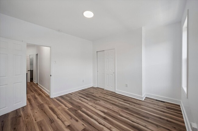 Building Photo - 3BR/1BA | Modern Interior| Fast Approval