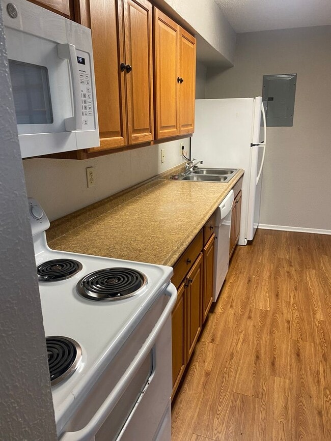 Building Photo - 513 S Bowen Rd