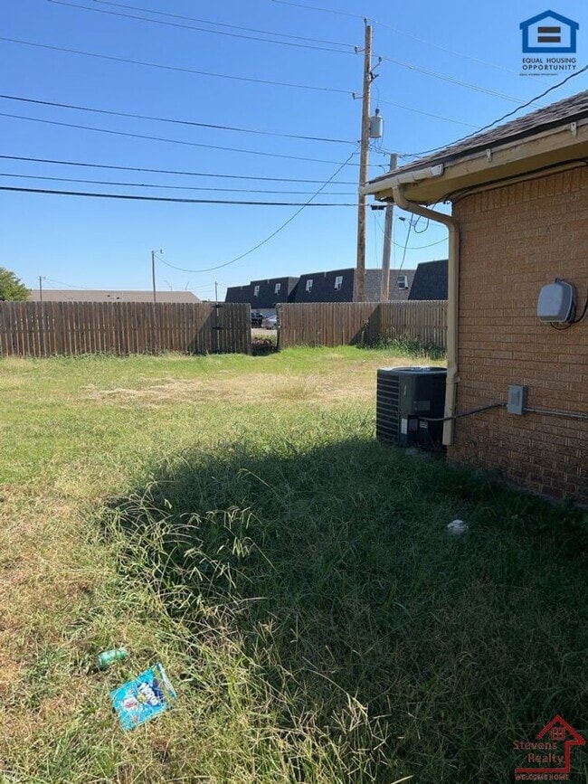 Building Photo - 2811 NW 21st Pl