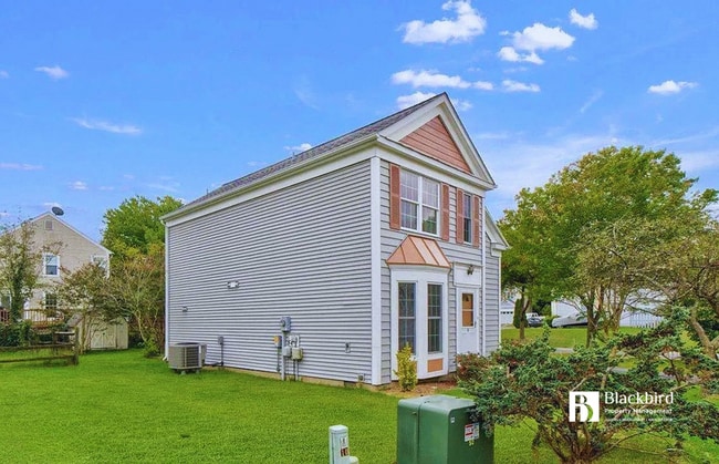 Building Photo - 3347 Iris Pl