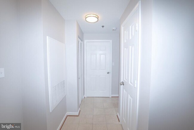 Building Photo - 1641 International Dr
