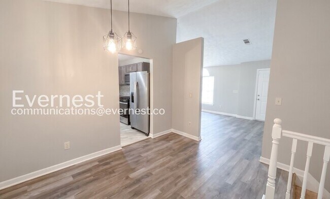 Building Photo - 3 Bed/2 Bath Spacious Home with Modern Features and Garage Parking! / Available Now!