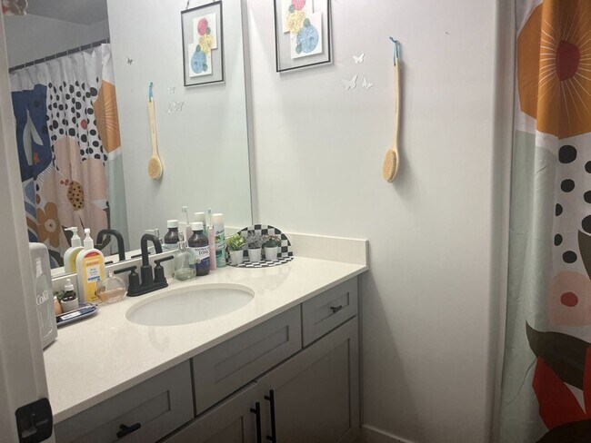 Building Photo - Private Basement Suite in Shared Lehi Townhome, Shared Kitchen