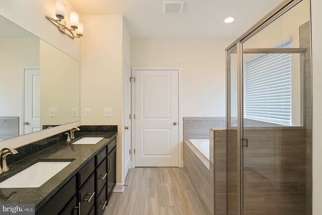 Building Photo - 5544 Old Colony Ct