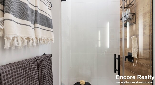 Building Photo - 144 Addison St